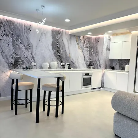 U In Waterfront 20 *